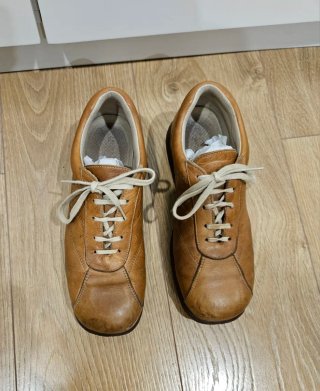 Zapatos de piel color cuero con cordones