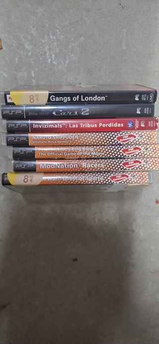 Lote de 6 cajas de juegos para PSP