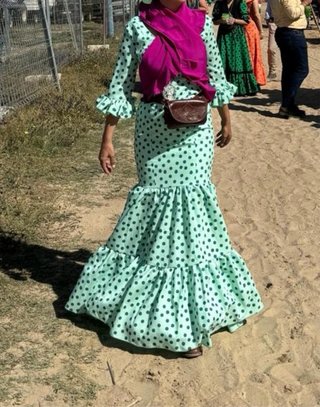 Traje de flamenca verde con lunares