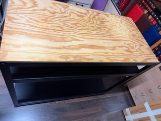 Mesa de acero y madera