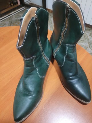 Botines camperos verdes con cremallera