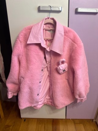 Chaqueta Weekday rosa peluche