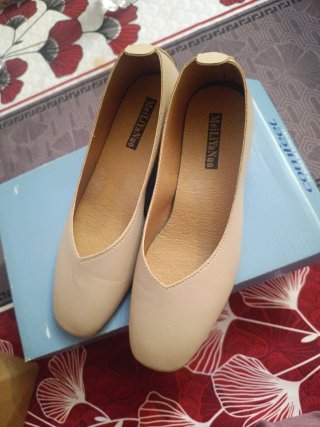 Zapatos de tacón bajo beige Talla 39