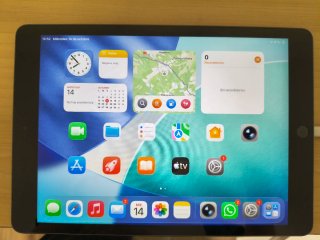 Apple iPad 9ª Gen Plata con cargador y funda