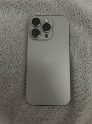 iPhone 16 Pro Titanio