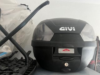 Baúl Givi para moto