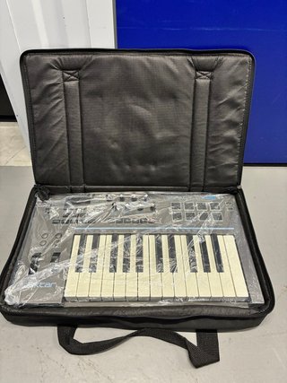 Controlador MIDI Nektar Impact LX25+