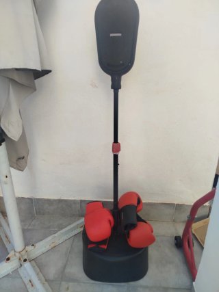 Pera de boxeo con 2 pares de guantes