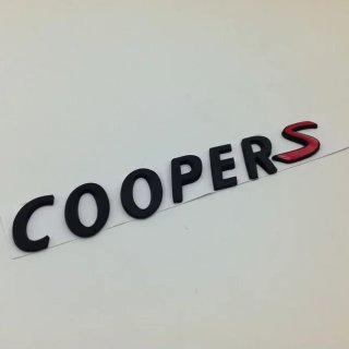 Emblema Cooper S borde color negro