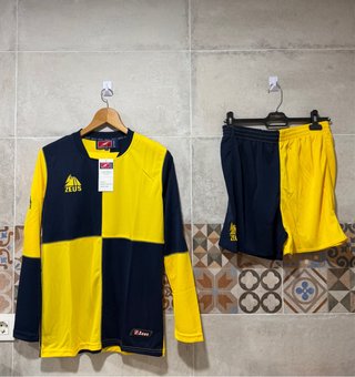 Camiseta y pantalón de fútbol