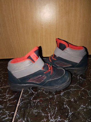 Botines deportivos infantiles (talla 24)
