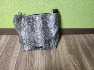 Bolso de hombro Parfois estampado serpiente