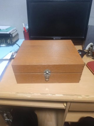 Microscopio Antiguo en Caja de Madera