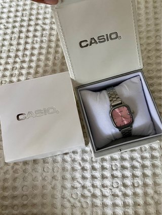 Reloj Casio Rosa y Plateado
