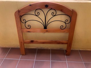 Cabecero de madera y forja
