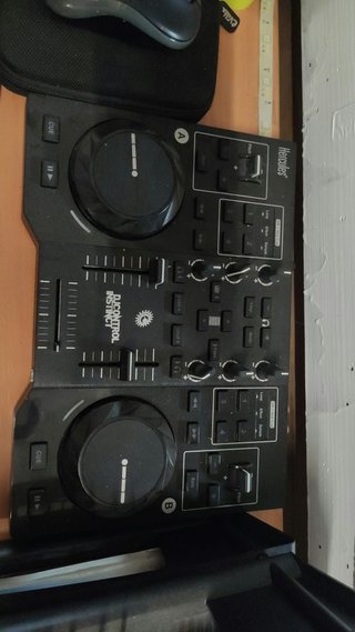 Mesa de Mezclas Hercules DJControl Instinct