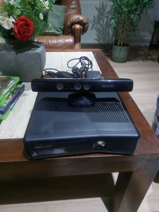 Consola Xbox 360 con Kinect y Juegos