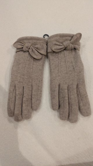 Guantes de lana beige con lazo