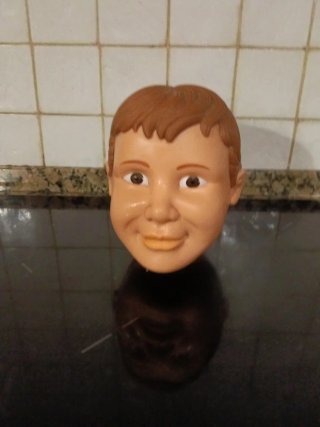 Cabeza de muñeco antigua