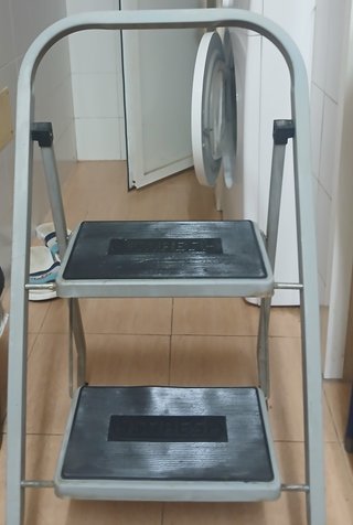 Escalera Plegable Doméstica 2 Peldaños