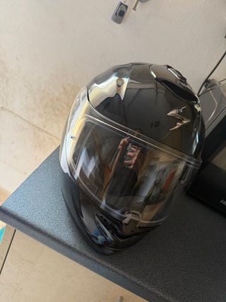 Casco de moto negro Scorpion