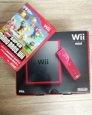 Nintendo Wii Mini Rossa con Gioco Mario Bros