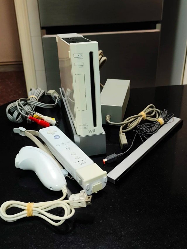 Consola Wii + Controller, Nunchuk e Wii Motion Plus