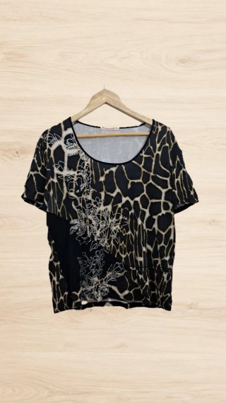 Camiseta Estampado Leopardo Diseño de Flores