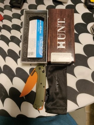 Benchmade Caja con Manual y Funda
