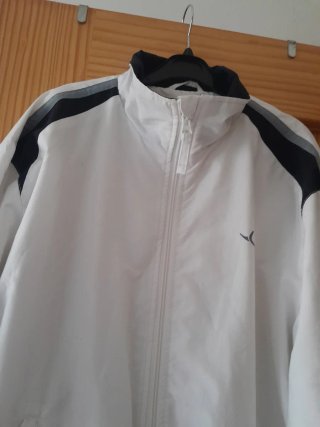 Chaqueta deportiva Domyos blanca y negra