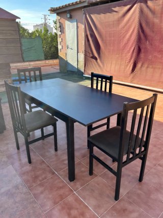Mesa comedor marrón oscuro + 4 sillas