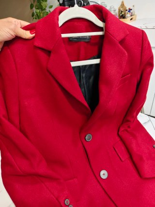 Abrigo Zara Rojo Talla M burdeos
