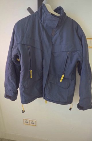 Chaqueta azul con cremalleras