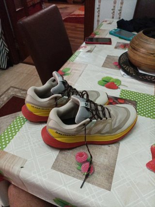 Zapatillas Salomon Ultra Glide 2 Beige/Rojo