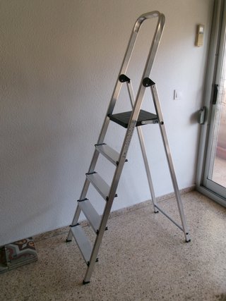 Escalera plegable ENEIDE 5 peldaños