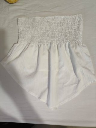 Top blanco fruncido