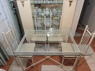 Mesa de Cristal con 4 Sillas