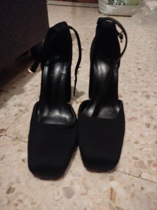 Sandalias altas negras no recuerdo la marca