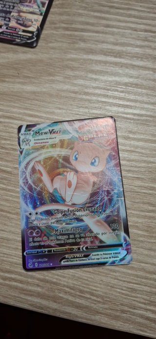 Carta Pokémon Mew VMAX - Golpe Fusión Cruzado