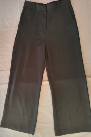 Pantaloni neri dal taglio dritto