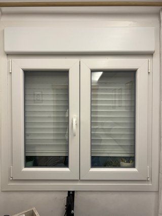 Ventanas PVC Con perciana motorizada y mosquitera