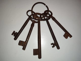 Set di chiavi antiche in anello di ferro