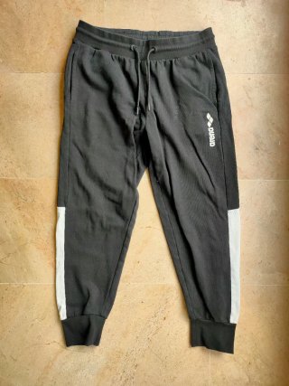 Pantalón de chándal Arena.