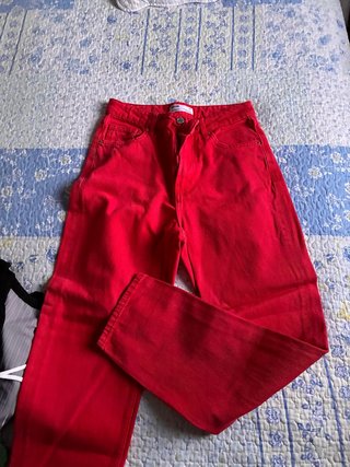 Pantalón vaquero rojo