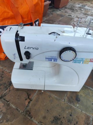 Máquina de coser Lervia
