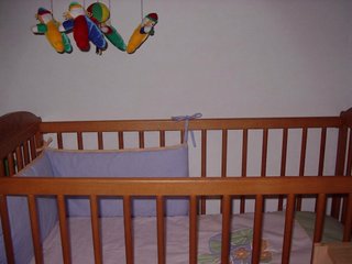 Cuna de bebé de madera
