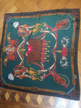 Foulard Hermès non sconto con orlo a mano