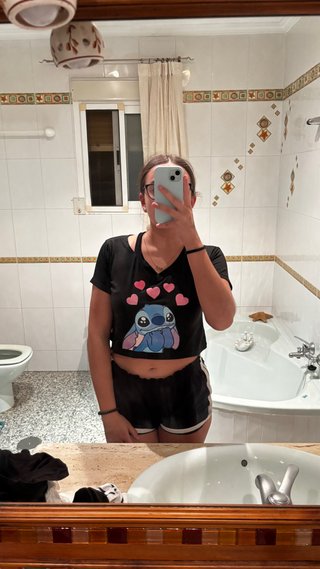 Camiseta negra de Stitch