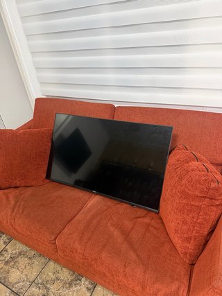 Televisor Hisense Smart TV 40 UHD (LEDs fundidos)