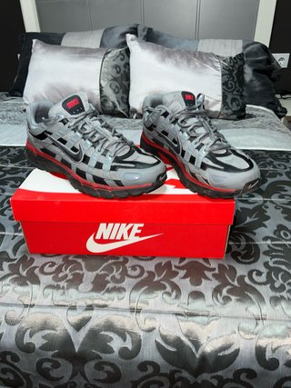 Zapatillas Nike P-6000 Gris y Rojo